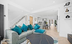 Entire Modern & Spacious 3Bdr Home In Manchester Right Next To Coop Live & Ethiad